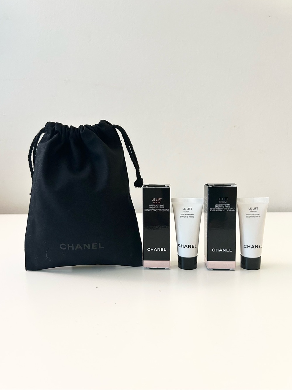 🌸CHANEL Le Lift Serum Deluxe Mini 5 mL x 2 with Pouch